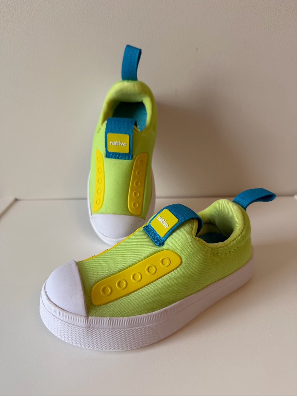 Native Kids Jefferson Hero Sneakers Slip On Size 7